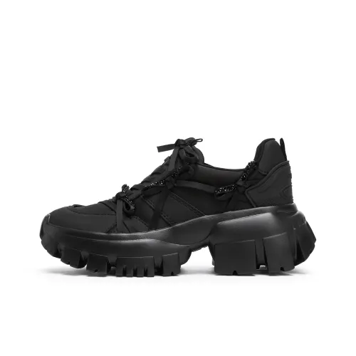 Staccato Butterfly Pace Low Top Cushioned Sneakers Women's