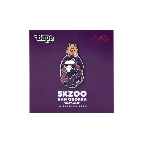 A BATHING APE STRAYKIDS Коллаборация Фиолетовый Камуфляж Обезьяна Cartoon Animal Sculpture Значки из Цинкового Сплава