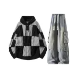 Чёрный свитер + жёлтые грязные джинсы