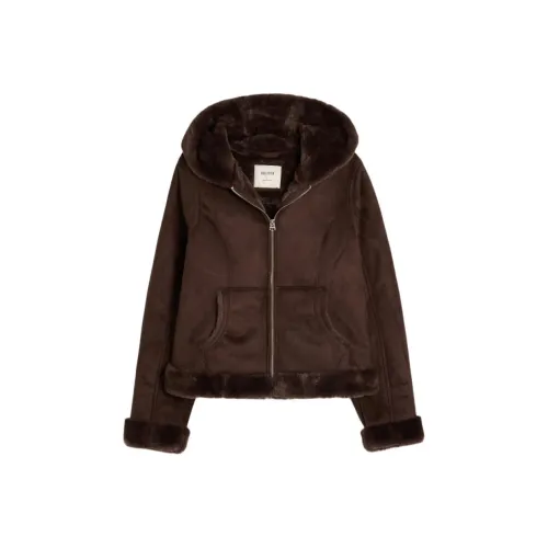 Hollister Куртки и Пальто Женские