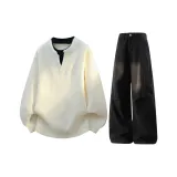 Белый свитер + черные джинсы