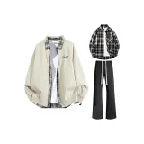 Светлый хаки пальто + черная клетка рубашка + черные утолщенные спортивные брюки