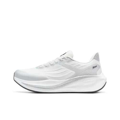 XTEP The Shield Беговые кроссовки Низкий Топ Парус Белый Серебряный Женские