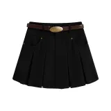 Чёрный, с ремнём.