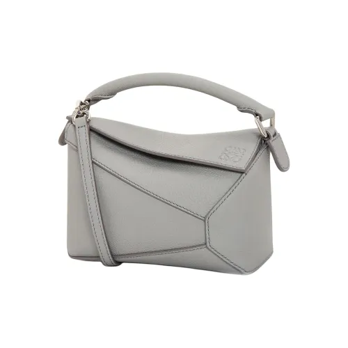 LOEWE Пазл Мягкая крупнозернистая текстура коровьей кожи сумка через плечо мини-сумка женский жемчужно-серый
