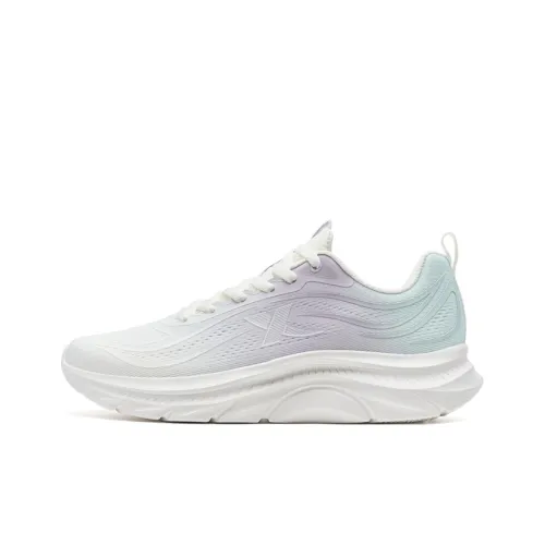 XTEP Light Joy FW2 Беговые кроссовки Низкий верх Парус Белый Гардения Фиолетовый Туманный Синий Женские
