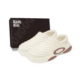 Бежево-коричневый