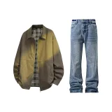 Темно-оливковая зеленая куртка + синие джинсы