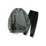 Тёмно-зелёный