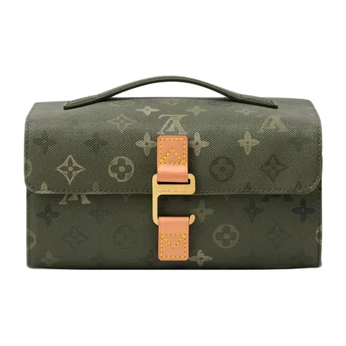 LOUIS VUITTON Монограмма Surplus Покрытый холст Туалетная сумка Мужская сумка Хаки зеленый