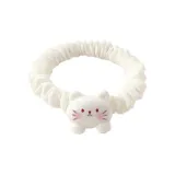 Белый котенок