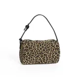 Абрикос с леопардовым принтом