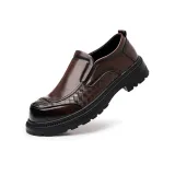 Коричневый