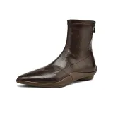 Коричневый