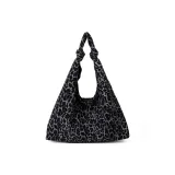 Чёрный с леопардовым принтом