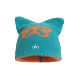 Бабочка озерно-голубого цвета