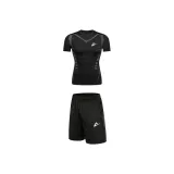 Спортивный комплект из двух предметов (рубашка с коротким рукавом + шорты)