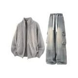 Светло-серый топ + желтые грязные штаны