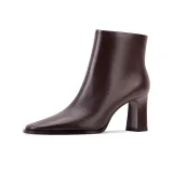 Коричневый