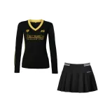 Чёрный топ + чёрная короткая юбка