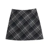 Черная короткая юбка (с наклейкой бренда VN)