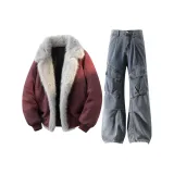 Красный топ + винтажные синие штаны