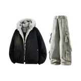 Чёрный топ + винтажные синие джинсы