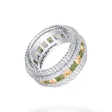 Коричневый между зелёным