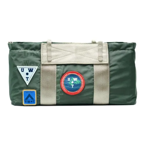 Topologie Universal Works Коллаборация Сумка через плечо с молнией маленькая унисекс сумка RIFLE зеленого цвета