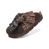 Темно-коричневый (Белая шерсть овцы)