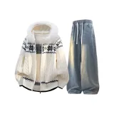 Топ цвета экрю + винтажные синие штаны