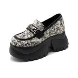 Серебристый