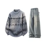 Серый топ + синие штаны