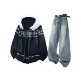 Темно-синий свитер + синие джинсы