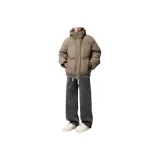 [Трехкомпонентный комплект] Хлопковый пуховик кофейного цвета + длинная черная футболка + серые джинсы