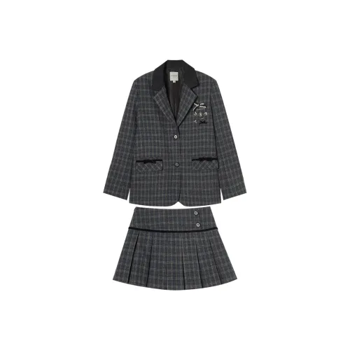 EPTISON WOMAN Повседневный костюм для женщин