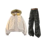 Хаки пальто + камуфляжные джинсы