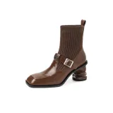 Коричневый