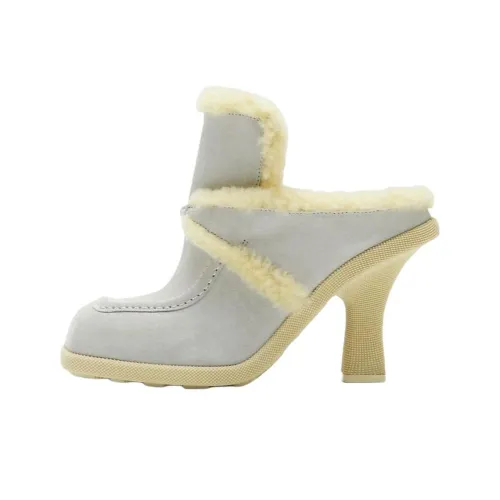 Burberry Домашние тапочки Женские Пена Белый