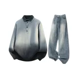 Светло-серый свитер + синие джинсы