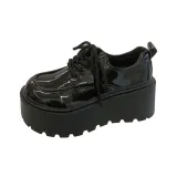 Лакированная кожа, черного цвета