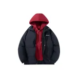 Темно-синий с красным капюшоном