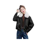 Чёрный с бежевым меховым воротником