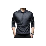 Серый полосатый цвет.