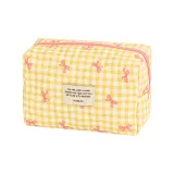 Светло-желтая сумка-подушка в клетку с бантом, размеры 18*9*11