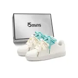 Белый, зеленый (подарок включен).