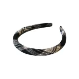 Черный ободок в клетку