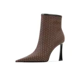 Коричневый