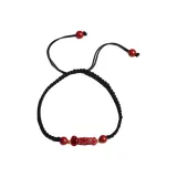 Черный шнур с гравировкой, стиль