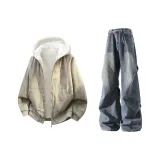 Серый топ + синие штаны